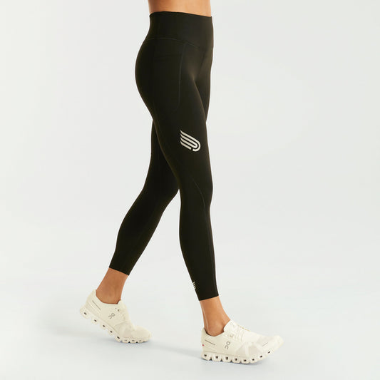 Pressio thermal tights for dame i fargen svart. High-rise. På modell forfra.