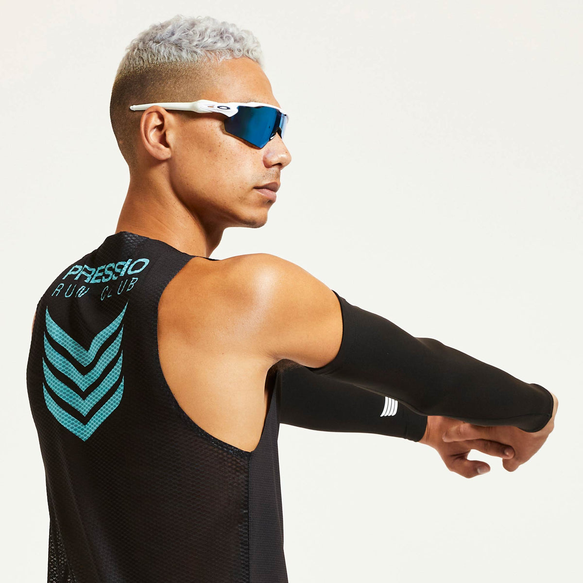 PRESSIO Ārahi Singlet - Svart/ Digital Teal