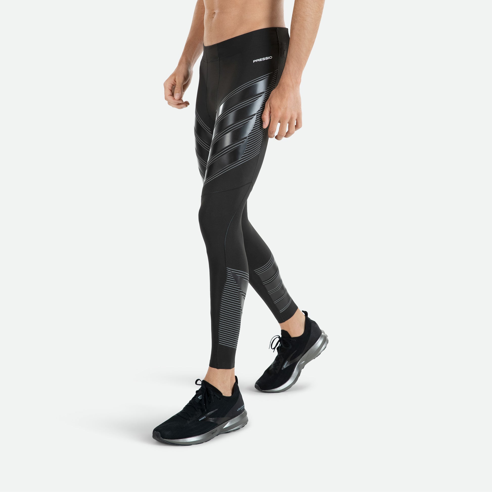 Pressio Power lang tights for herre i fargen svart. På modell fra forfra. 