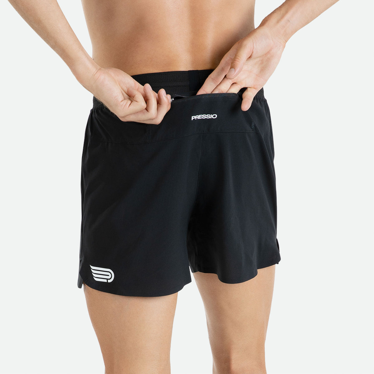 PRESSIO Ārahi 4.5’ Shorts - Svart