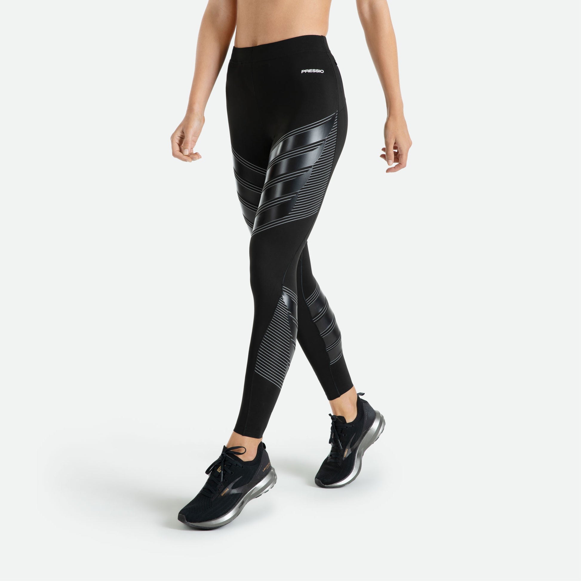 Pressio Power løpetights for dame i fargen svart. Low-rise. Fra forsiden. På modell.