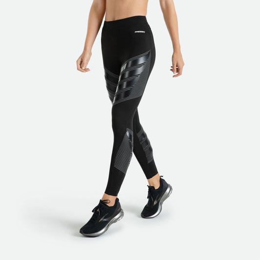 Pressio Power løpetights for dame i fargen svart. Low-rise. Fra forsiden. På modell.