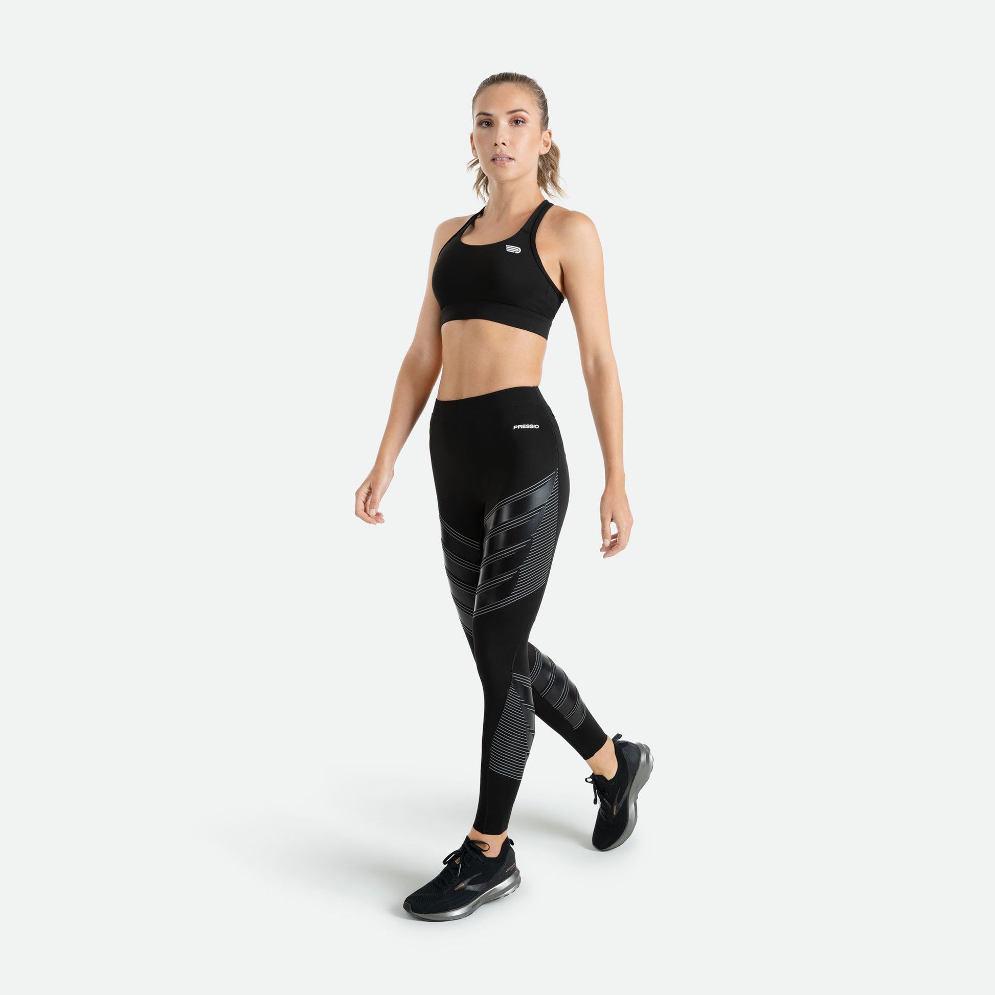 Pressio Power løpetights for dame i fargen svart. Low-rise. Fra forsiden. På modell.