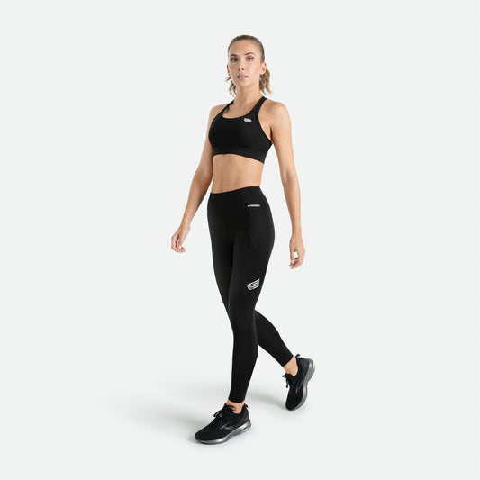 Pressio thermal løpetights for dame i fargen svart. Low-rise. Fra forsiden. På modell.